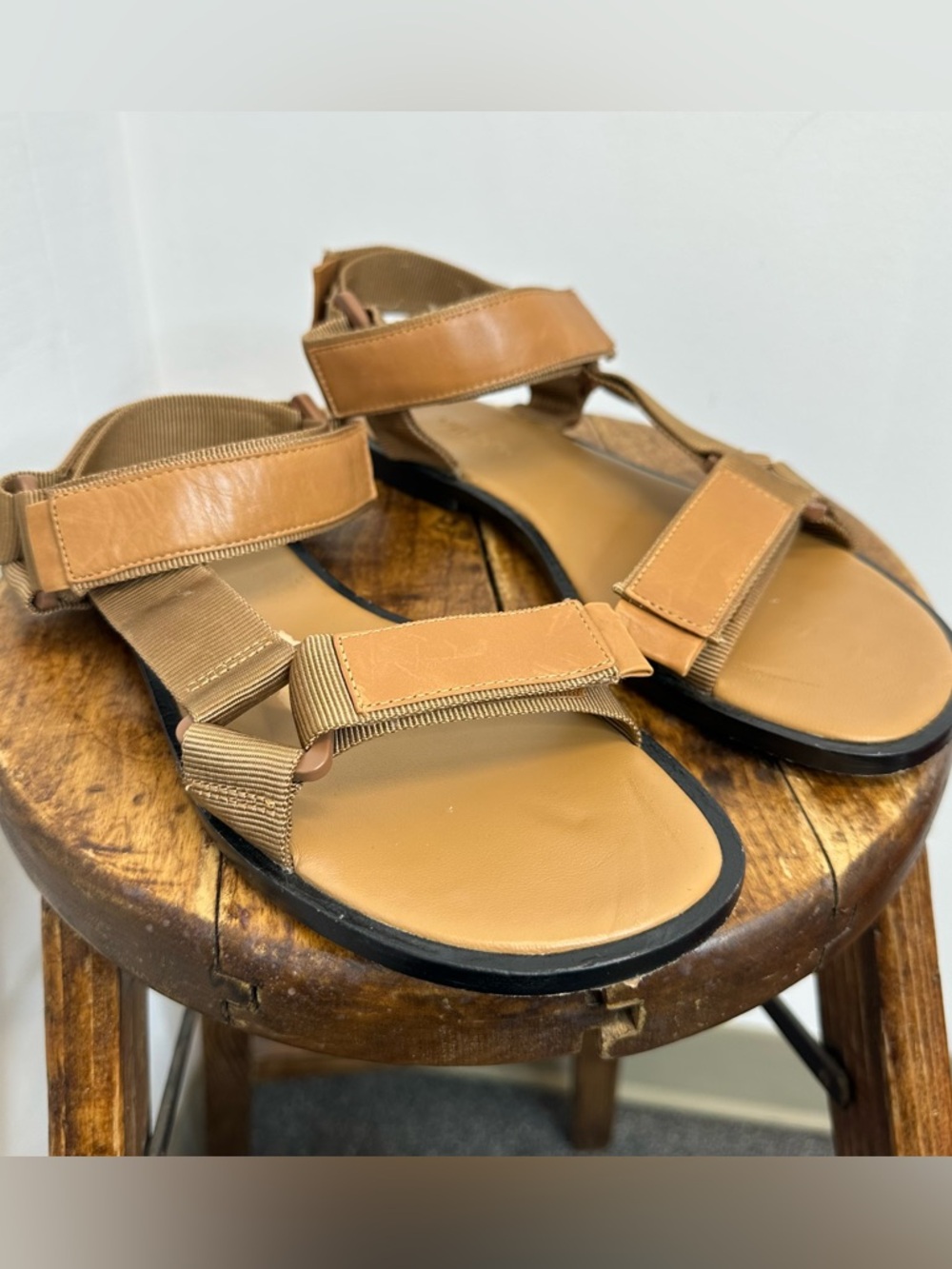 Vince Women's 6.5 Tan Strappy Leather Sport Sandals